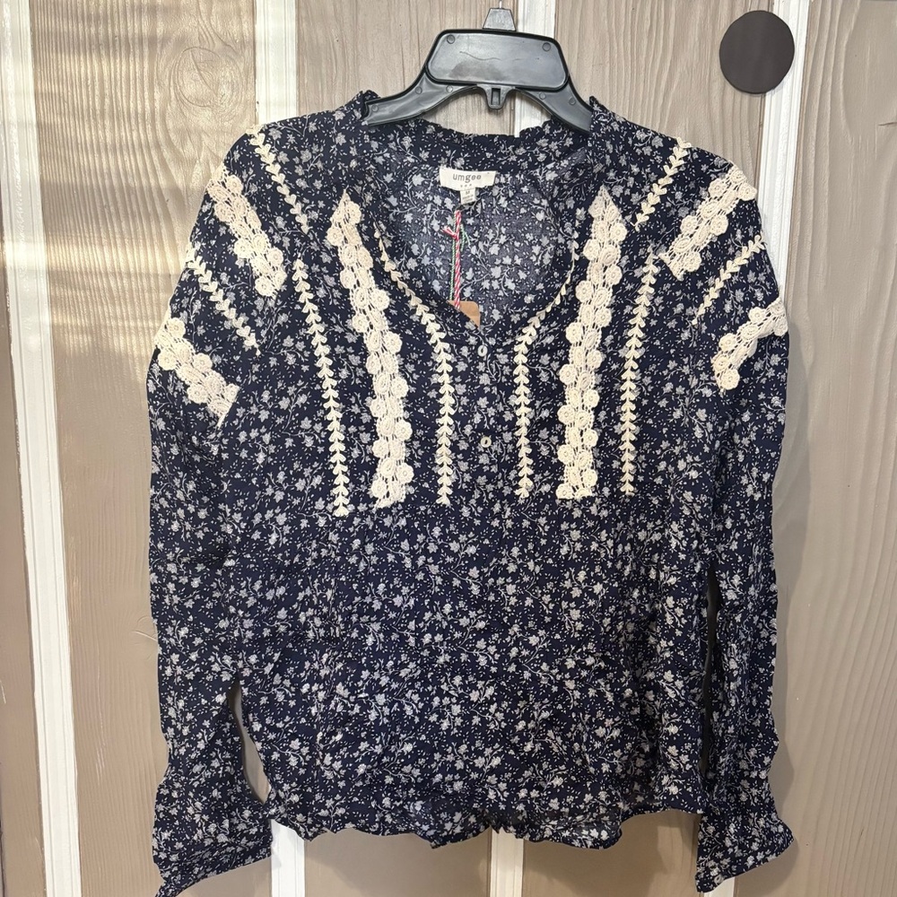 Umgee Navy Floral Lace-Trim Peasant Blouse